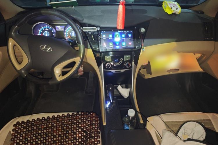 Used Hyundai Sonata 2011 2.0L Automatic Fashion Edition Center Console