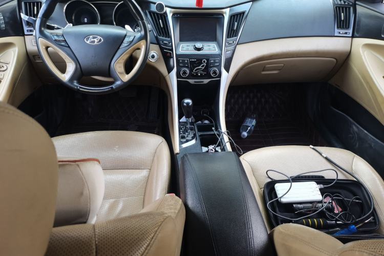 Used Hyundai Sonata 2011 2.0L Automatic Top-Grade Version Center Console
