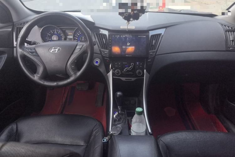 Used Hyundai Sonata 2011 2.0L Automatic Prestige Edition Center Console