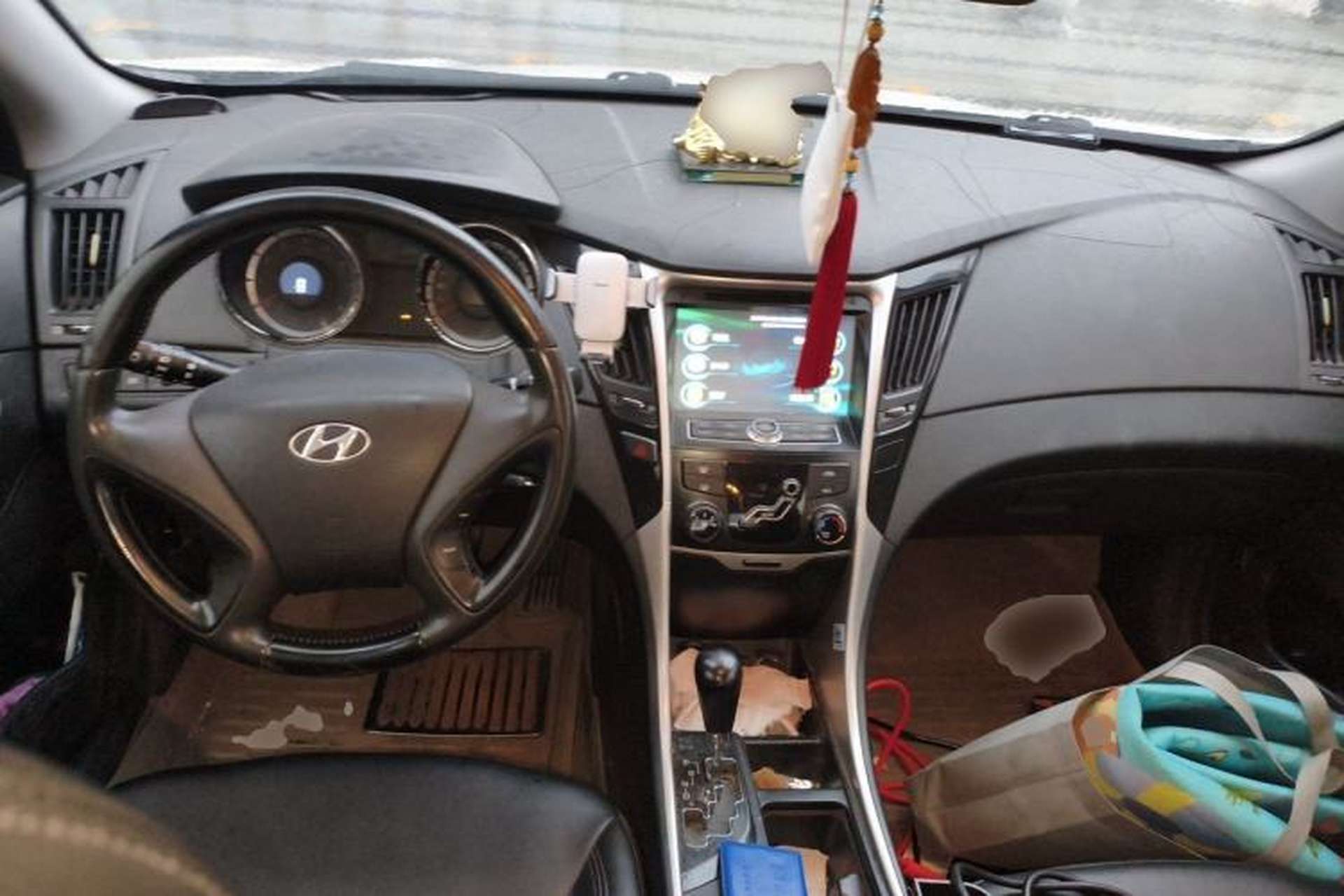 Used Hyundai Sonata 2011 2.0L Automatic Fashion Edition Center Console