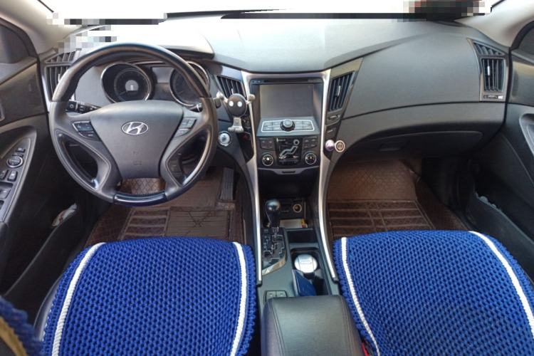 Used Hyundai Sonata 2011 2.0L Automatic Supreme Edition Center Console