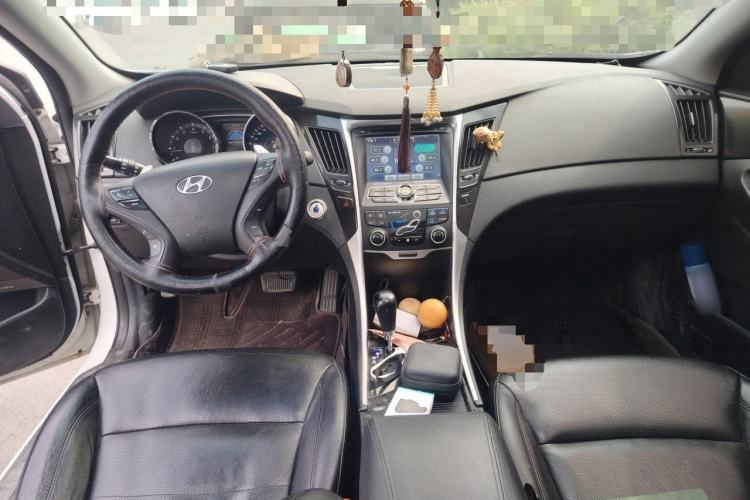 Used Hyundai Sonata 2011 2.4L Automatic Top-Tier Version Center Console