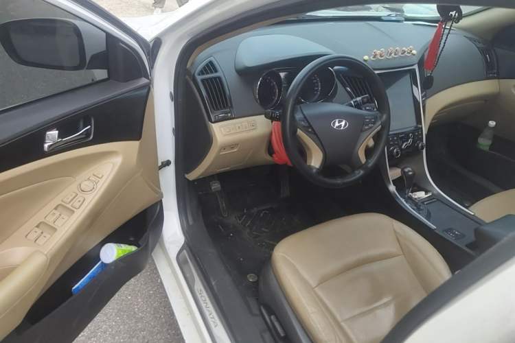 Used Hyundai Sonata 2011 2.0L Automatic Luxury Edition Driver Seat