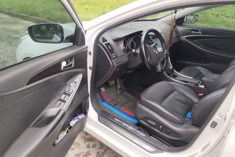 Used Hyundai Sonata 2011 2.0L Automatic Luxury Edition Driver Seat