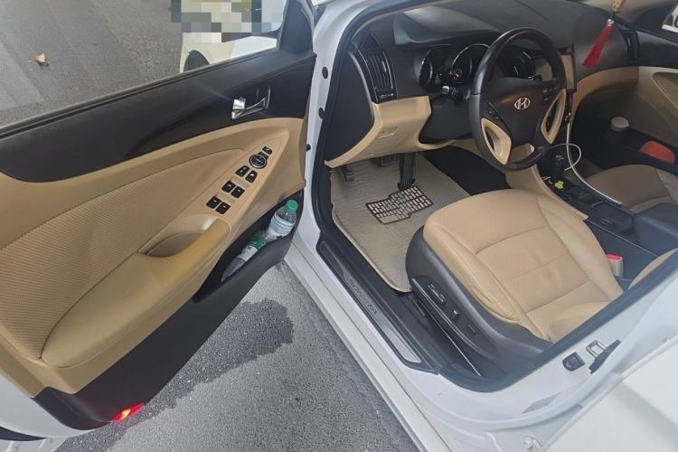 Used Hyundai Sonata 2011 2.0L Automatic Luxury Edition Driver Seat
