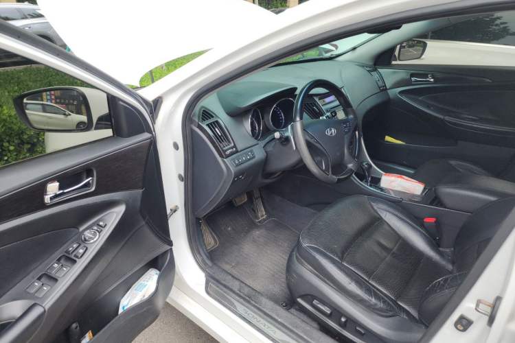 Used Hyundai Sonata 2011 2.0L Automatic Luxury Edition Driver Seat