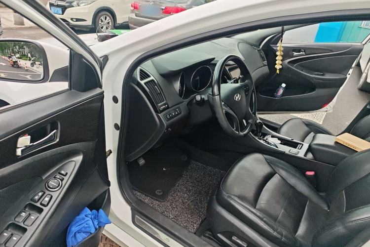 Used Hyundai Sonata 2011 2.0L Automatic Luxury Edition Driver Seat