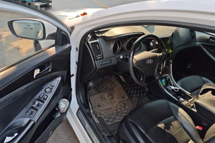 Used Hyundai Sonata 2011 2.0L Automatic Luxury Edition Driver Seat