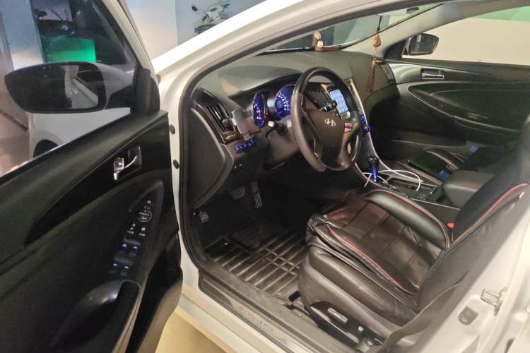 Used Hyundai Sonata 2011 2.0L Automatic Luxury Edition Driver Seat