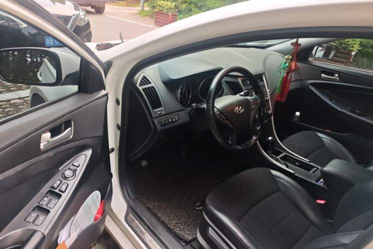 Used Hyundai Sonata 2011 2.0L Automatic Leading Edition Driver Seat