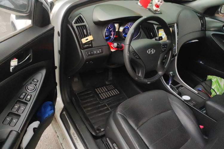 Used Hyundai Sonata 2011 2.0L Automatic Luxury Edition Driver Seat