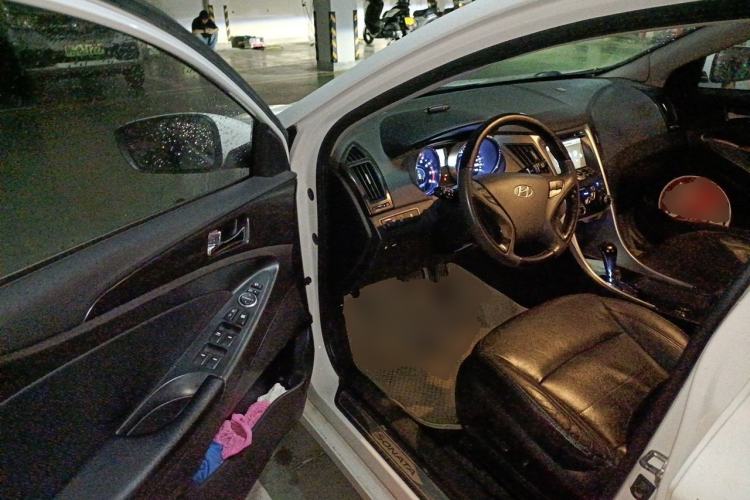 Used Hyundai Sonata 2011 2.0L Automatic Luxury Edition Driver Seat