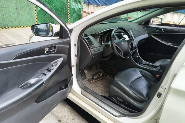 Used Hyundai Sonata 2011 2.0L Automatic Luxury Edition Driver Seat