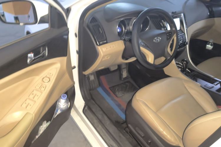 Used Hyundai Sonata 2011 2.0L Automatic Luxury Edition Driver Seat