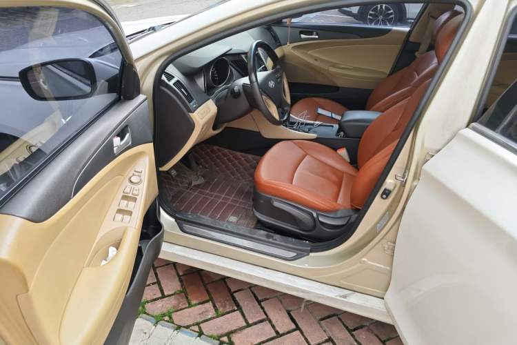 Used Hyundai Sonata 2011 2.0L Automatic Leading Edition Driver Seat