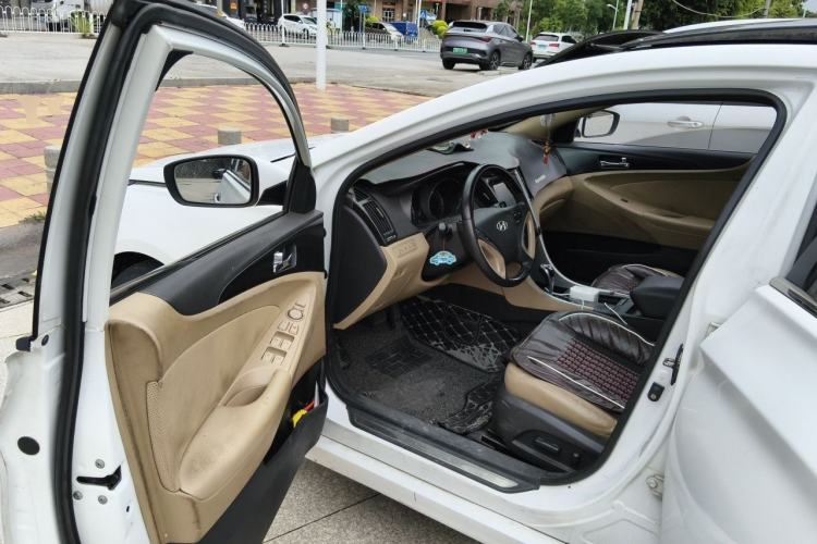 Used Hyundai Sonata 2011 2.0L Automatic Luxury Edition Driver Seat