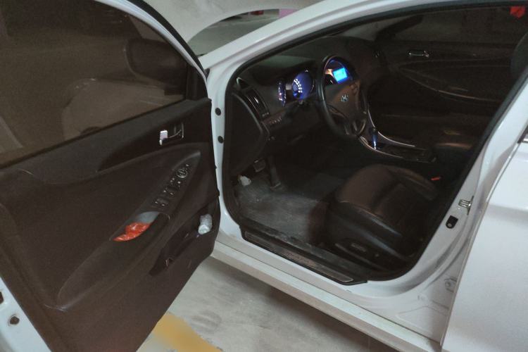 Used Hyundai Sonata 2011 2.0L Automatic Supreme Edition Driver Seat