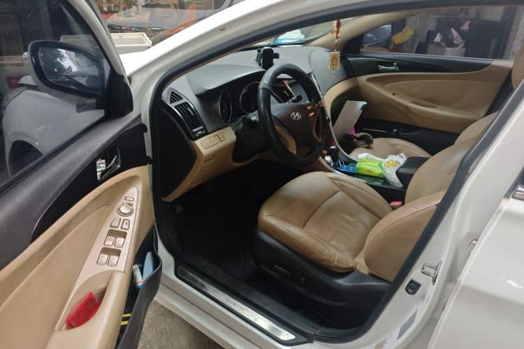 Used Hyundai Sonata 2011 2.0L Automatic Luxury Edition Driver Seat