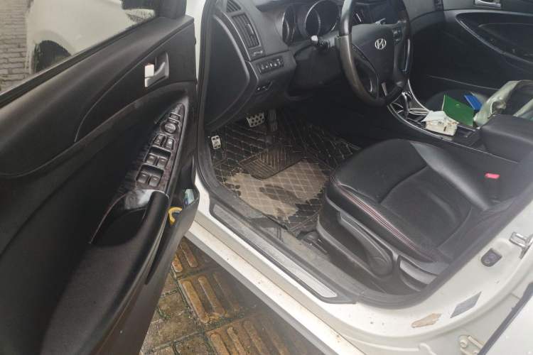 Used Hyundai Sonata 2011 2.0L Automatic Leading Edition Driver Seat