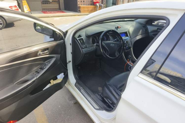 Used Hyundai Sonata 2011 2.0L Automatic Luxury Edition Driver Seat