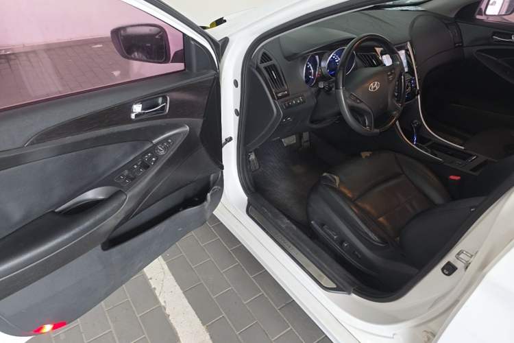 Used Hyundai Sonata 2011 2.0L Automatic Leading Edition Driver Seat