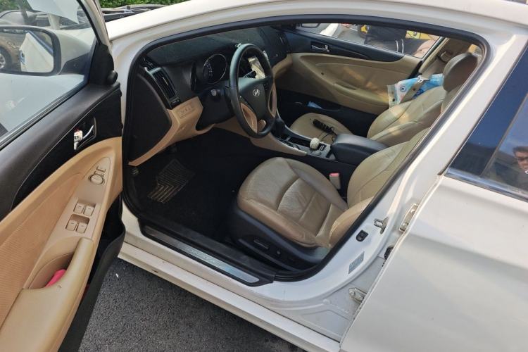 Used Hyundai Sonata 2011 2.0L Automatic Luxury Edition Driver Seat
