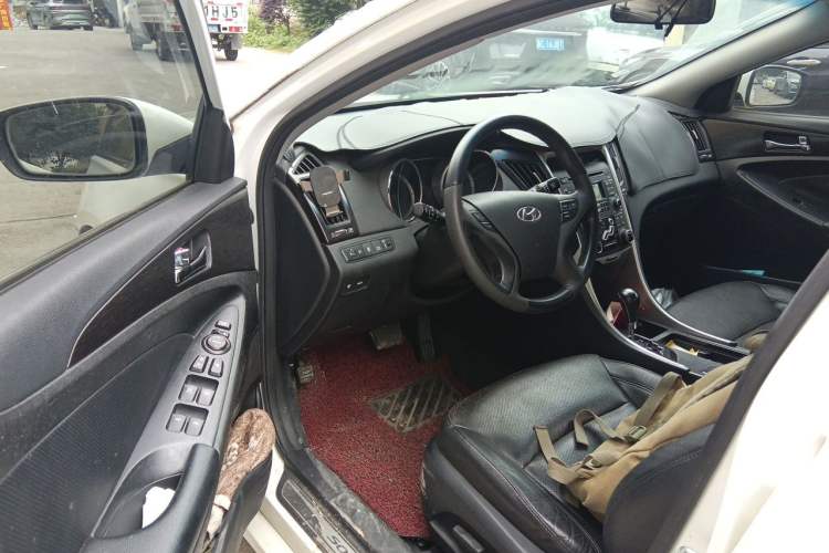 Used Hyundai Sonata 2011 2.0L Automatic Luxury Edition Driver Seat
