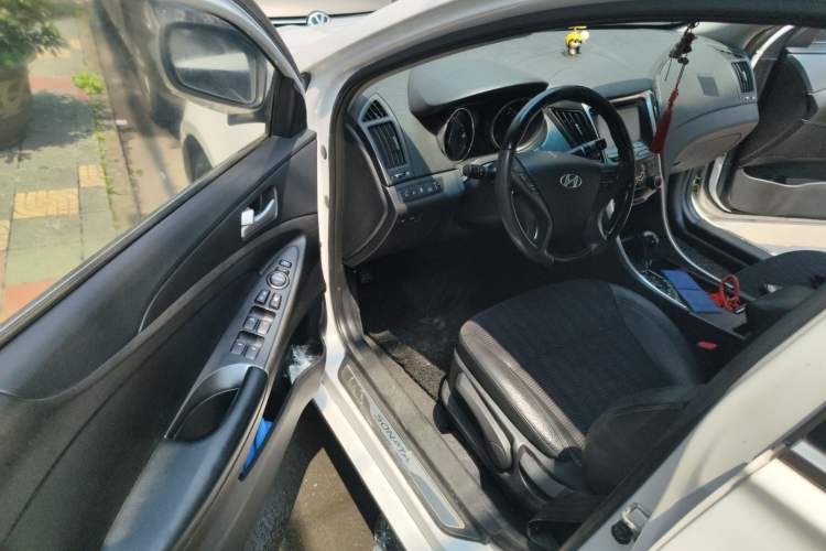 Used Hyundai Sonata 2011 2.0L Automatic Leading Edition Driver Seat