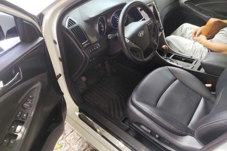 Used Hyundai Sonata 2011 2.0L Automatic Luxury Edition Driver Seat