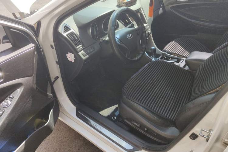 Used Hyundai Sonata 2011 2.0L Automatic Luxury Edition Driver Seat
