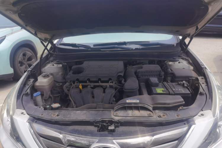 Used Hyundai Sonata 2011 2.0L Automatic Top-Grade Version Engine Bay