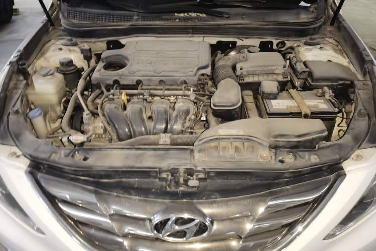 Used Hyundai Sonata 2011 2.0L Automatic Luxury Edition Engine Bay