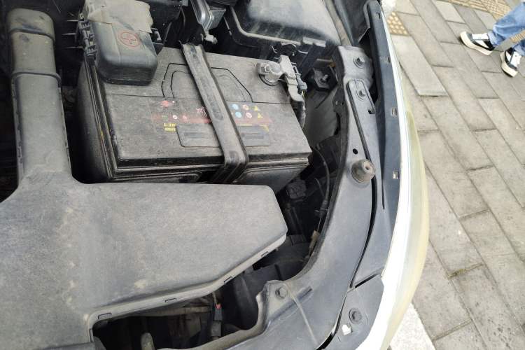 Used Hyundai Sonata 2011 2.0L Automatic Supreme Edition Engine Bay Left