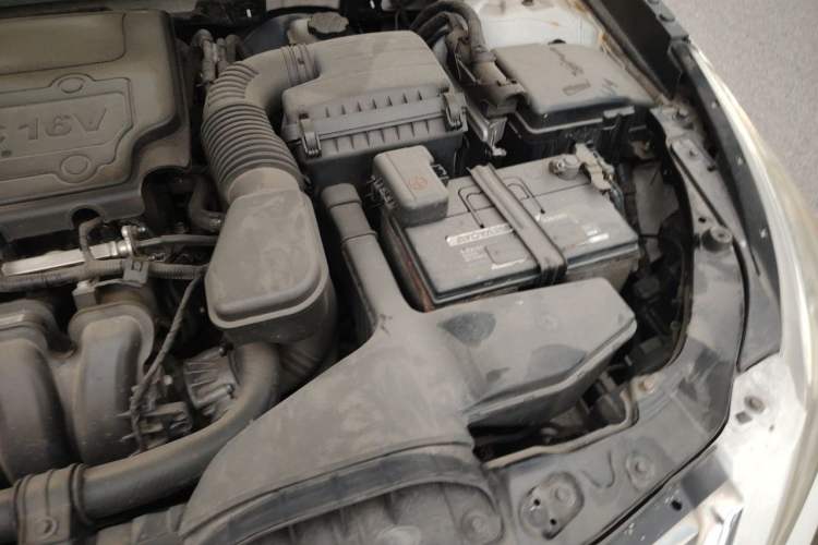 Used Hyundai Sonata 2011 2.0L Automatic Luxury Edition Engine Bay Left