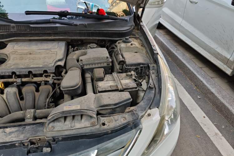 Used Hyundai Sonata 2011 2.0L Automatic Luxury Edition Engine Bay Left