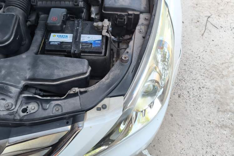 Used Hyundai Sonata 2011 2.0L Automatic Leading Edition Engine Bay Left