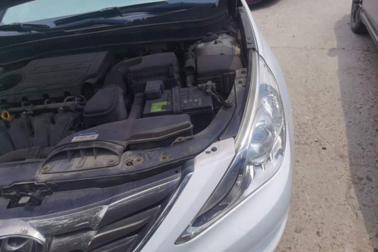 Used Hyundai Sonata 2011 2.0L Automatic Top-Grade Version Engine Bay Left