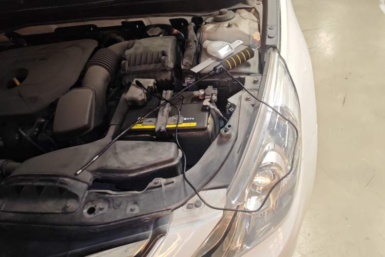 Used Hyundai Sonata 2011 2.0L Automatic Luxury Edition Engine Bay Left