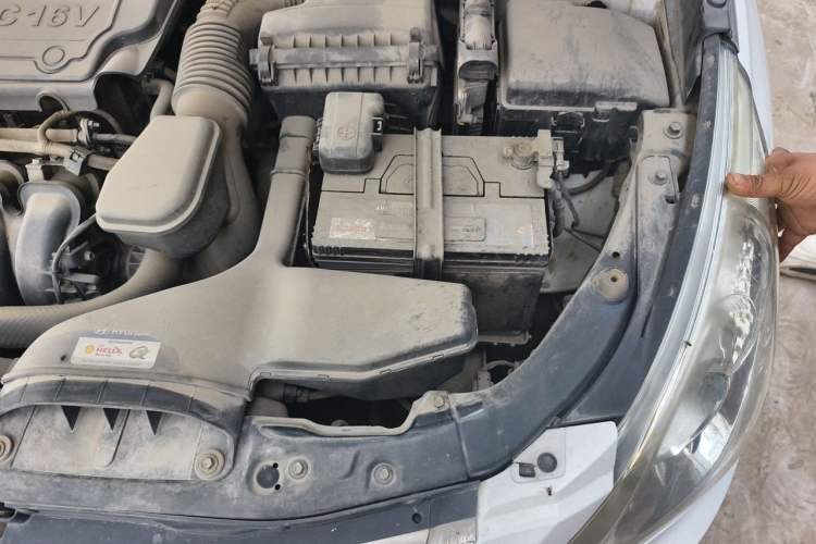 Used Hyundai Sonata 2011 2.0L Automatic Leading Edition Engine Bay Left