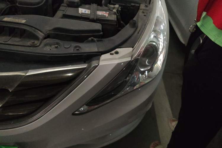 Used Hyundai Sonata 2011 2.0L Automatic Luxury Edition Engine Bay Left