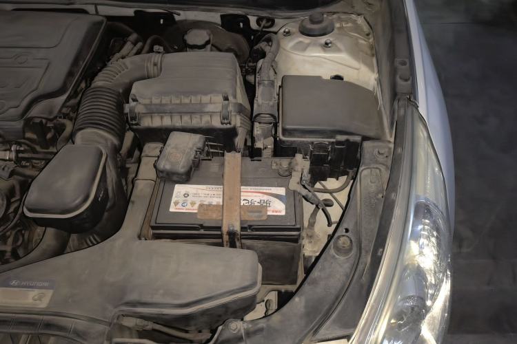 Used Hyundai Sonata 2011 2.0L Automatic Luxury Edition Engine Bay Left