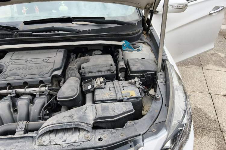 Used Hyundai Sonata 2011 2.0L Automatic Luxury Edition Engine Bay Left
