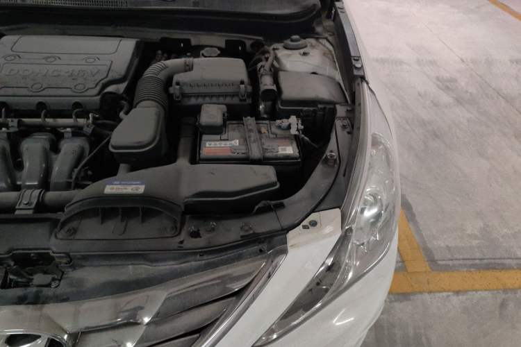 Used Hyundai Sonata 2011 2.0L Automatic Supreme Edition Engine Bay Left