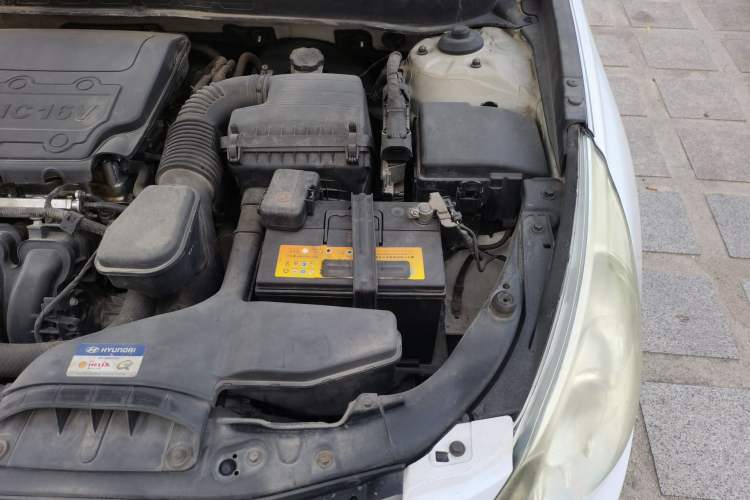 Used Hyundai Sonata 2011 2.0L Automatic Top-Grade Version Engine Bay Left