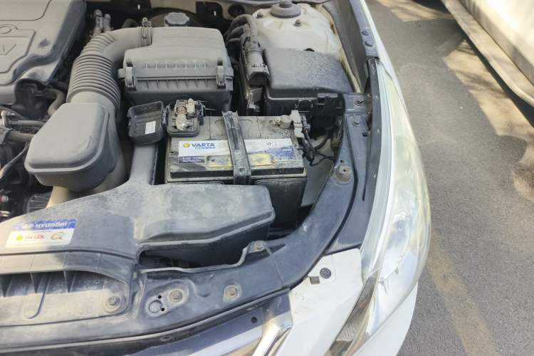 Used Hyundai Sonata 2011 2.0L Automatic Luxury Edition Engine Bay Left