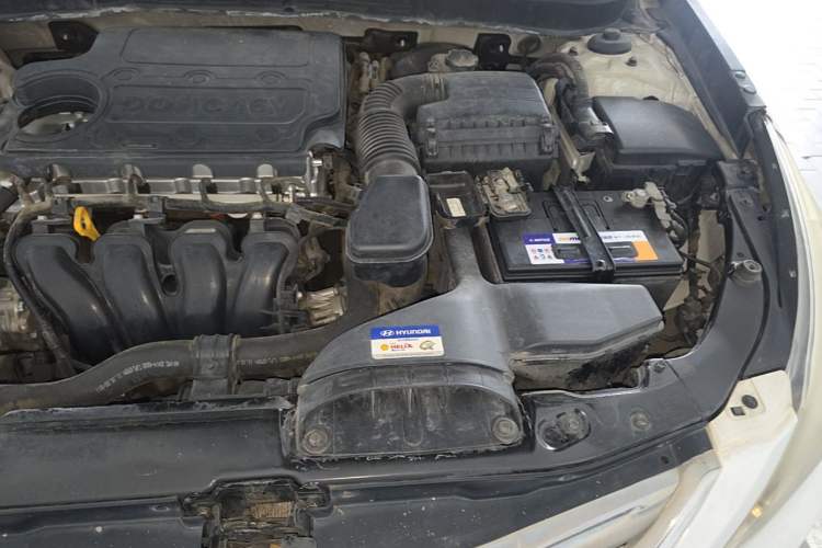 Used Hyundai Sonata 2011 2.0L Automatic Leading Edition Engine Bay Left