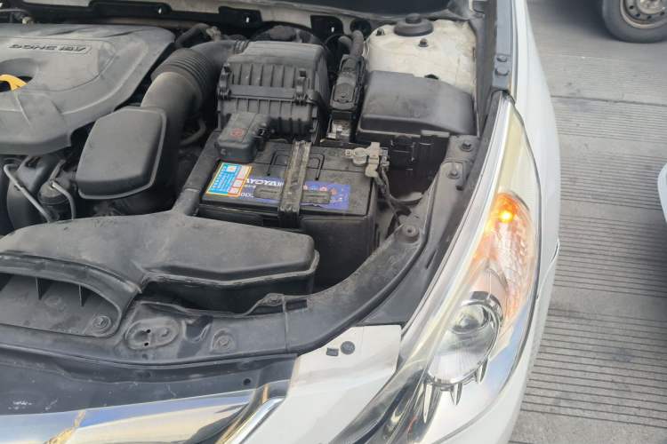 Used Hyundai Sonata 2011 2.0L Automatic Leading Edition Engine Bay Left