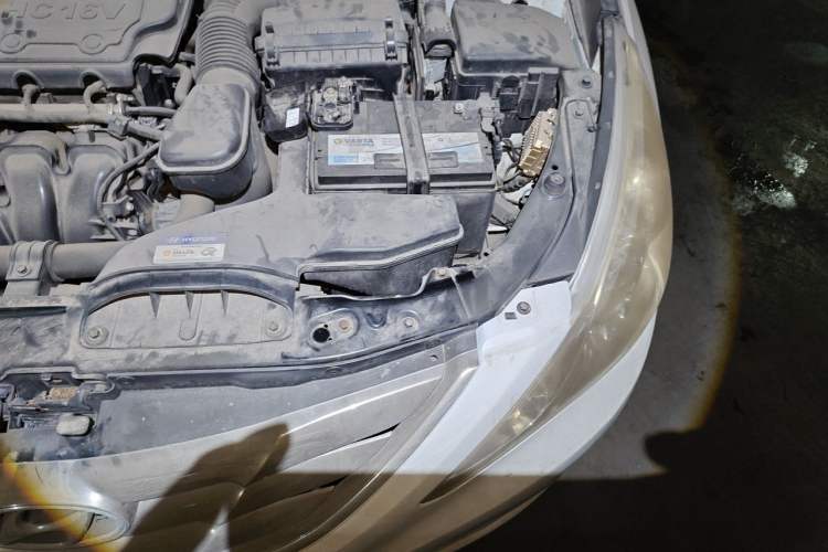 Used Hyundai Sonata 2011 2.0L Automatic Leading Edition Engine Bay Left