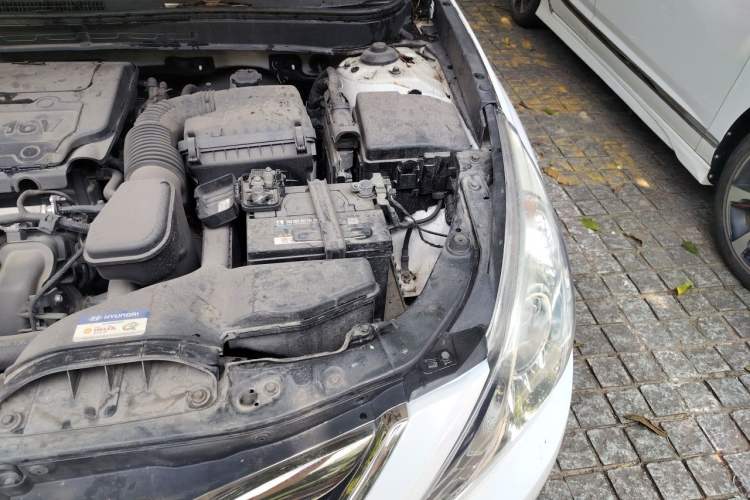Used Hyundai Sonata 2011 2.0L Automatic Luxury Edition Engine Bay Left
