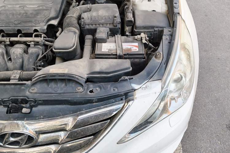 Used Hyundai Sonata 2011 2.4L Automatic Top-Tier Version Engine Bay Left